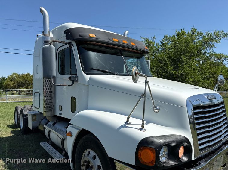 image for item EJ3638 2005 Freightliner Century Class semi truck