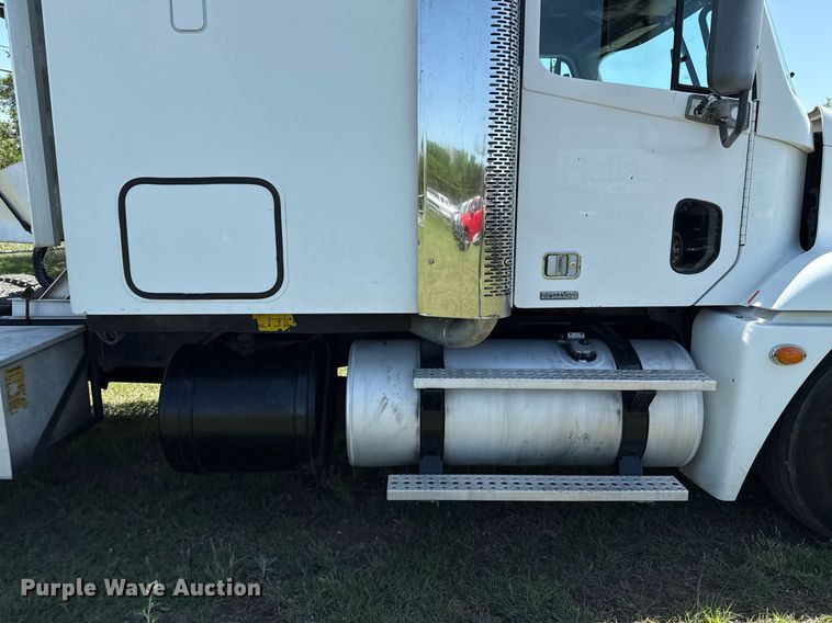 image for item EJ3638 2005 Freightliner Century Class semi truck