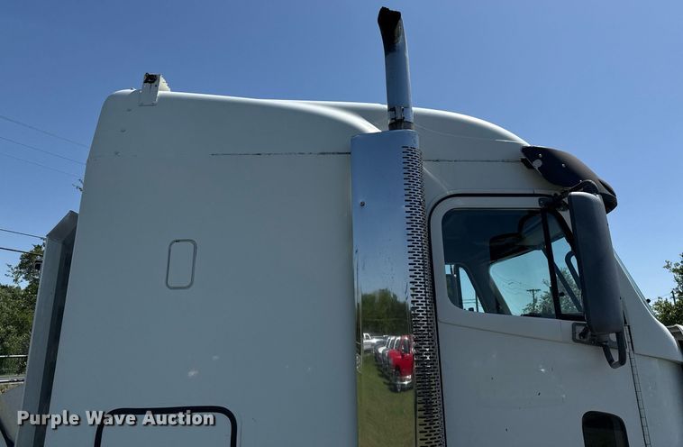 image for item EJ3638 2005 Freightliner Century Class semi truck