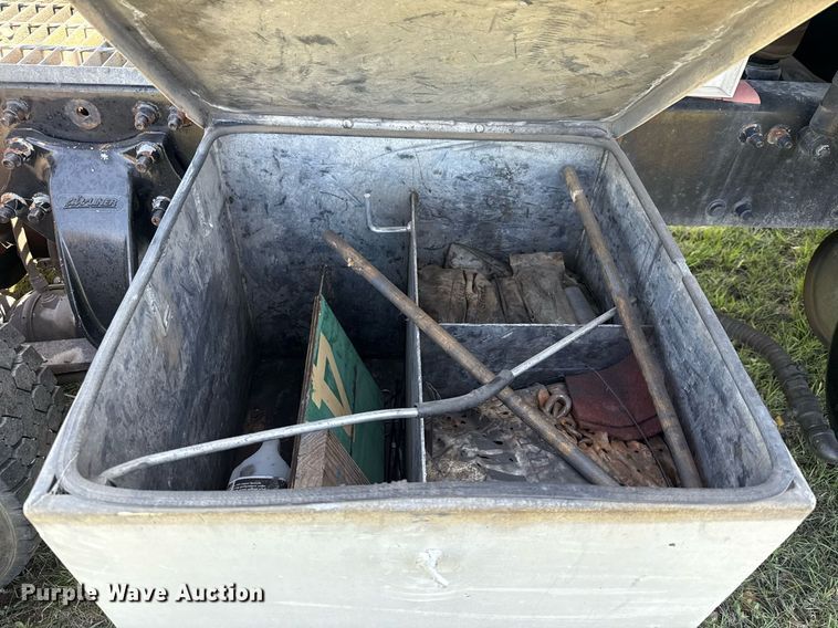 image for item EJ3638 2005 Freightliner Century Class semi truck