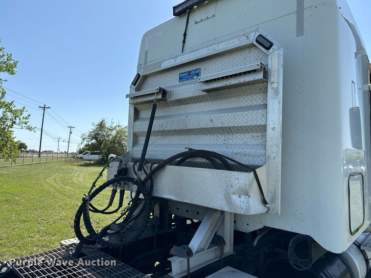 image for item EJ3638 2005 Freightliner Century Class semi truck