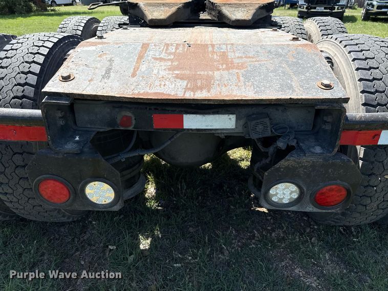 image for item EJ3638 2005 Freightliner Century Class semi truck