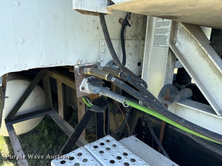 image for item EJ3638 2005 Freightliner Century Class semi truck