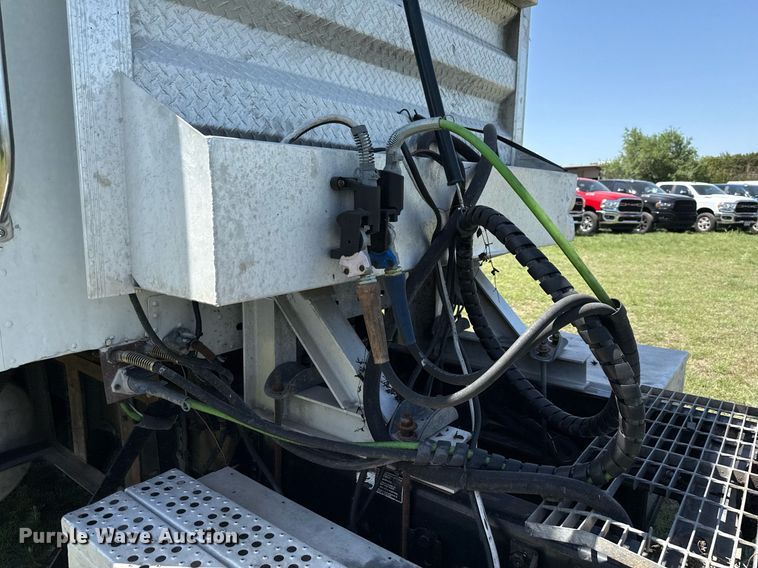 image for item EJ3638 2005 Freightliner Century Class semi truck