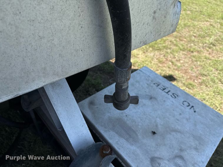 image for item EJ3638 2005 Freightliner Century Class semi truck