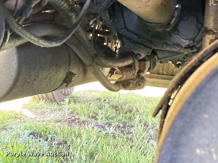 image for item EJ3638 2005 Freightliner Century Class semi truck