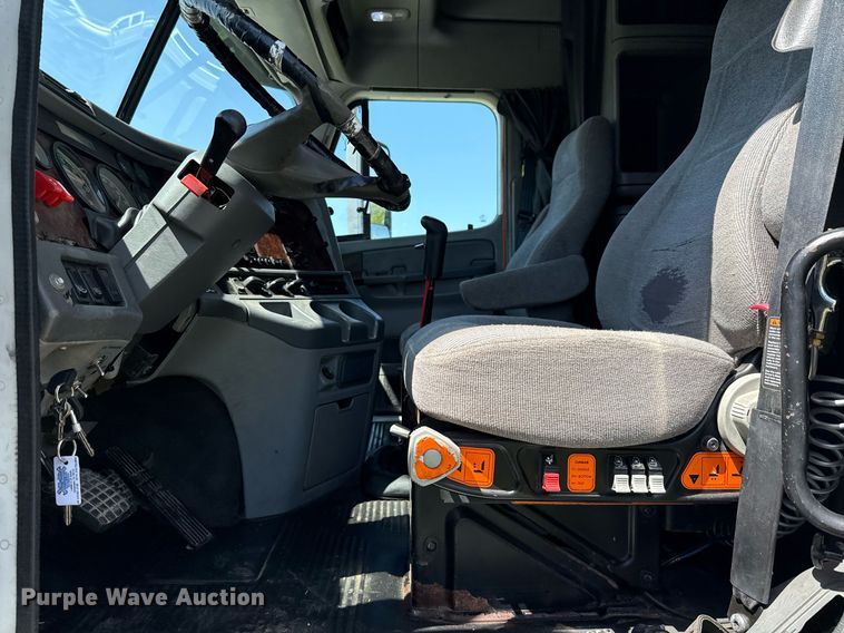 image for item EJ3638 2005 Freightliner Century Class semi truck