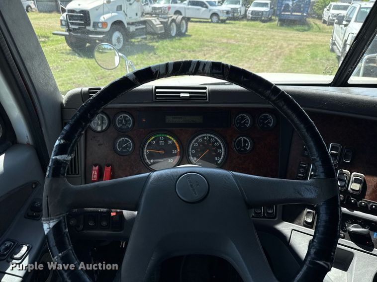 image for item EJ3638 2005 Freightliner Century Class semi truck