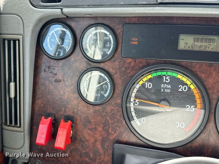 image for item EJ3638 2005 Freightliner Century Class semi truck