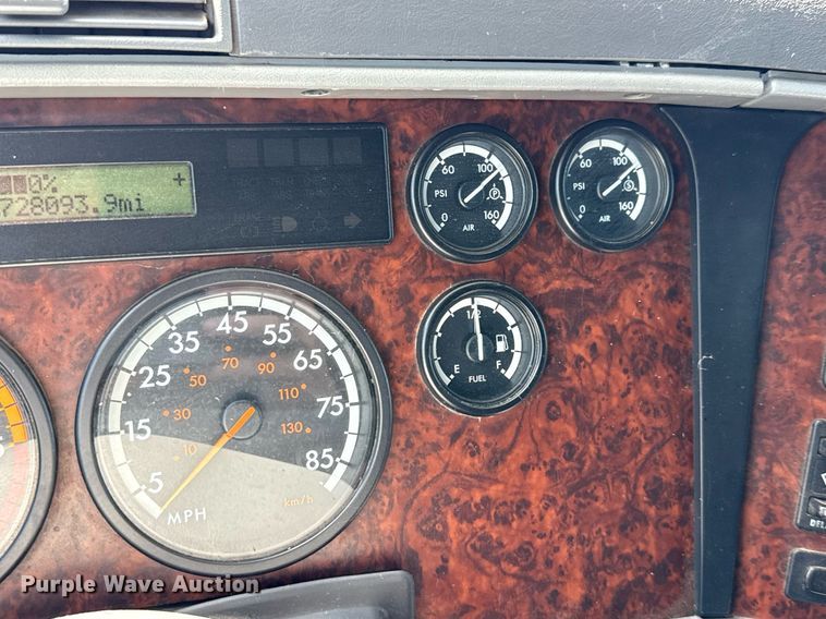 image for item EJ3638 2005 Freightliner Century Class semi truck