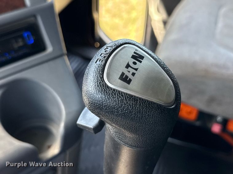 image for item EJ3638 2005 Freightliner Century Class semi truck