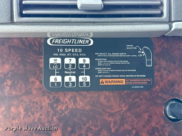 image for item EJ3638 2005 Freightliner Century Class semi truck