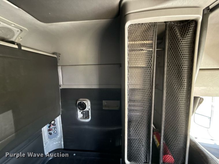 image for item EJ3638 2005 Freightliner Century Class semi truck