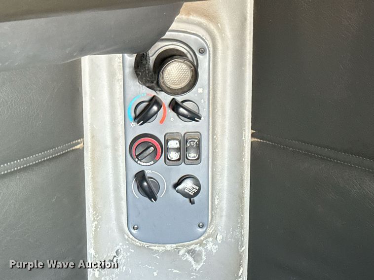 image for item EJ3638 2005 Freightliner Century Class semi truck