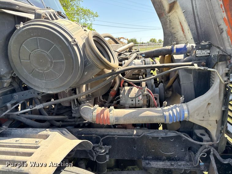 image for item EJ3638 2005 Freightliner Century Class semi truck