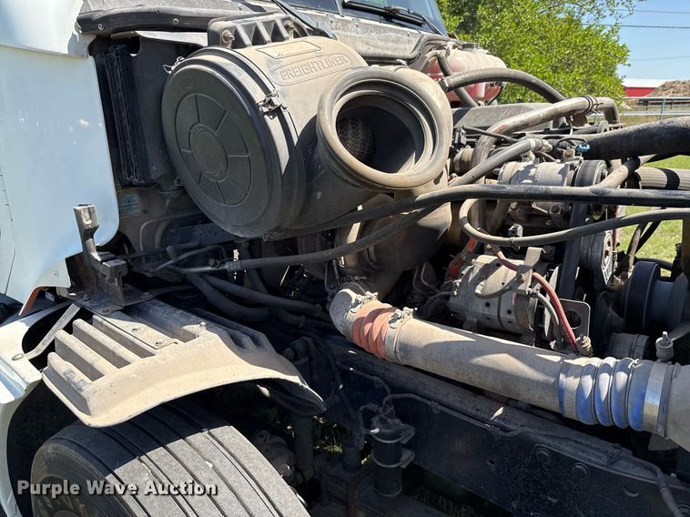 image for item EJ3638 2005 Freightliner Century Class semi truck