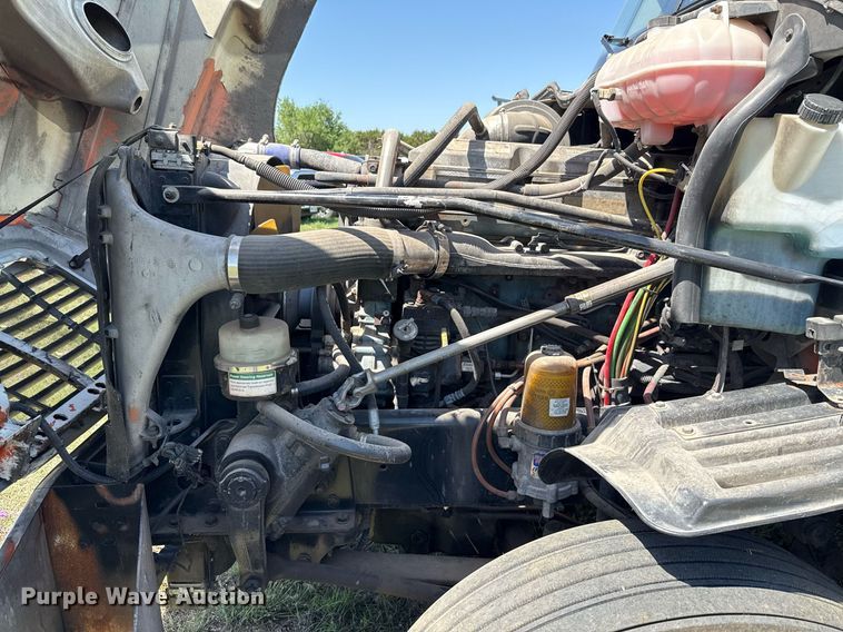 image for item EJ3638 2005 Freightliner Century Class semi truck