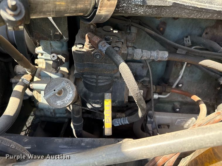 image for item EJ3638 2005 Freightliner Century Class semi truck