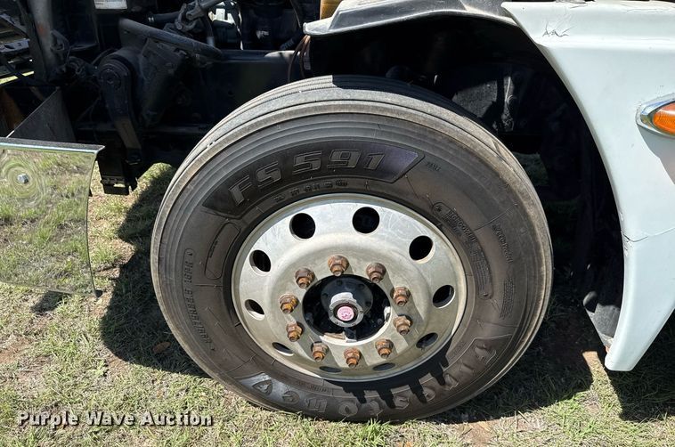 image for item EJ3638 2005 Freightliner Century Class semi truck