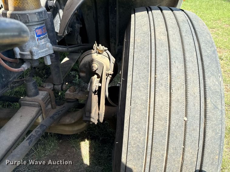 image for item EJ3638 2005 Freightliner Century Class semi truck