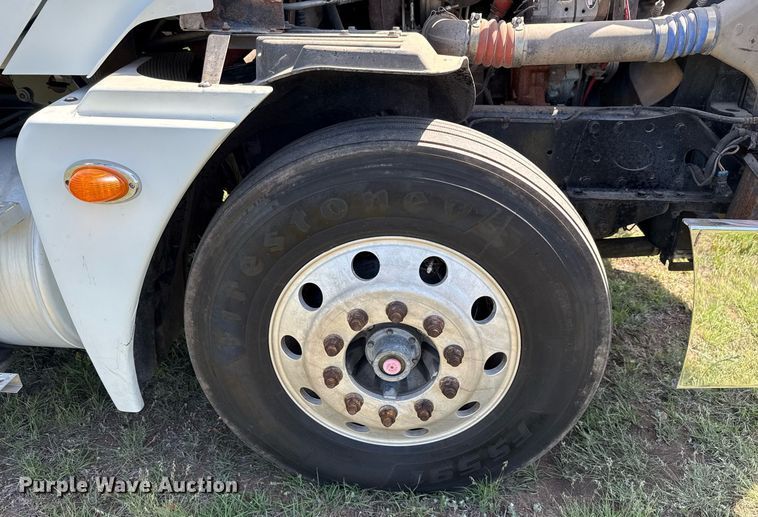 image for item EJ3638 2005 Freightliner Century Class semi truck