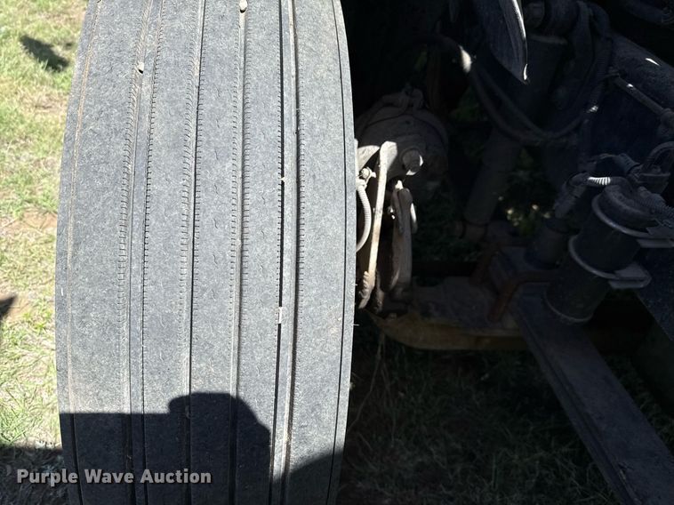 image for item EJ3638 2005 Freightliner Century Class semi truck