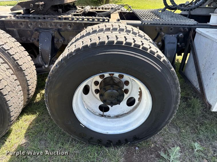 image for item EJ3638 2005 Freightliner Century Class semi truck