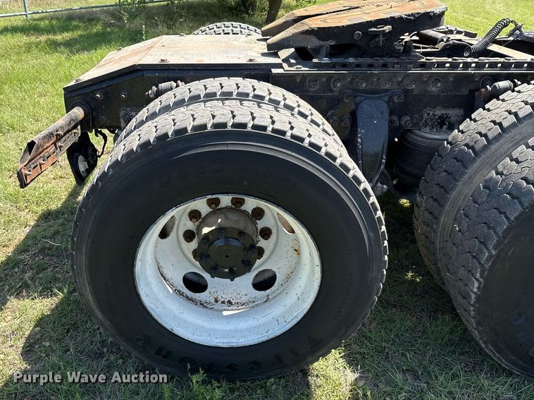 image for item EJ3638 2005 Freightliner Century Class semi truck