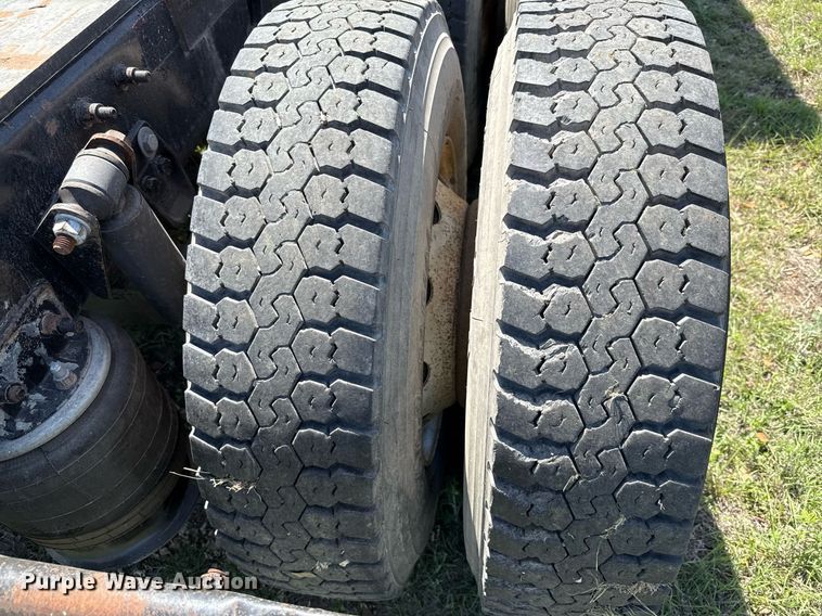 image for item EJ3638 2005 Freightliner Century Class semi truck