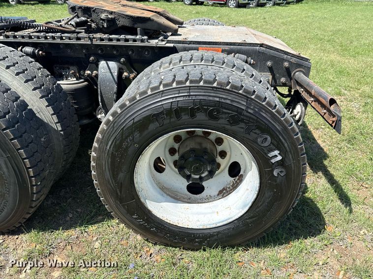 image for item EJ3638 2005 Freightliner Century Class semi truck