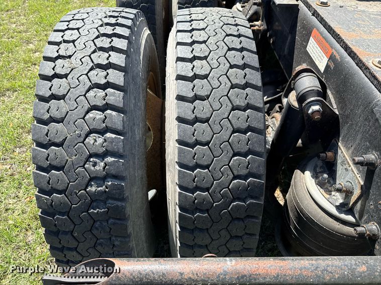 image for item EJ3638 2005 Freightliner Century Class semi truck