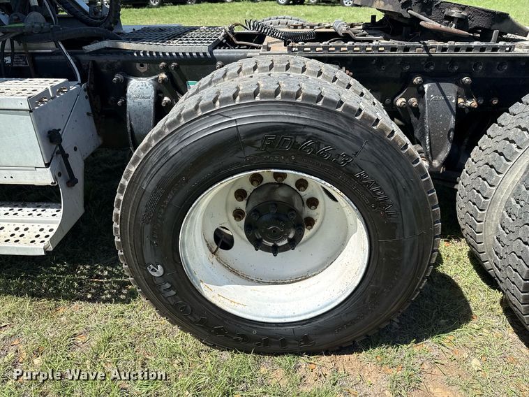 image for item EJ3638 2005 Freightliner Century Class semi truck