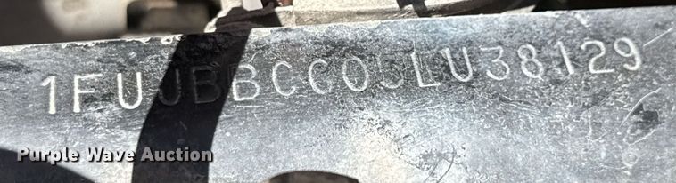 image for item EJ3638 2005 Freightliner Century Class semi truck