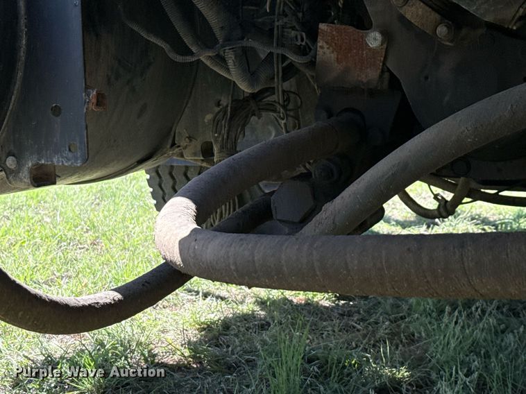 image for item EJ3639 2007 Mack CV713 semi truck