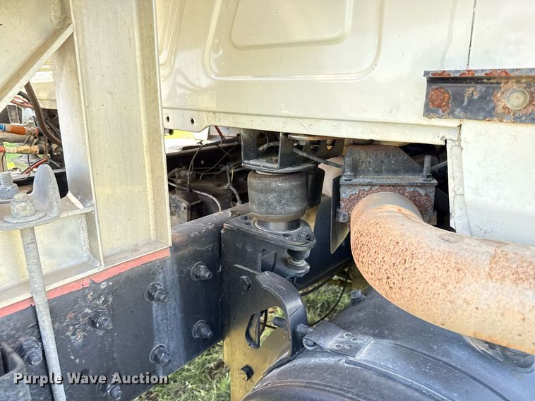 image for item EJ3639 2007 Mack CV713 semi truck