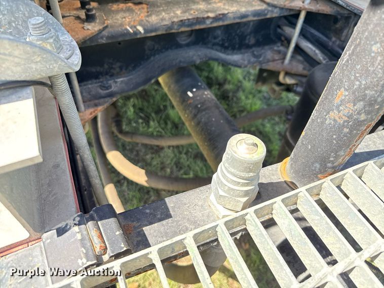 image for item EJ3639 2007 Mack CV713 semi truck