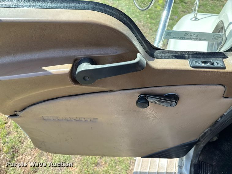 image for item EJ3639 2007 Mack CV713 semi truck