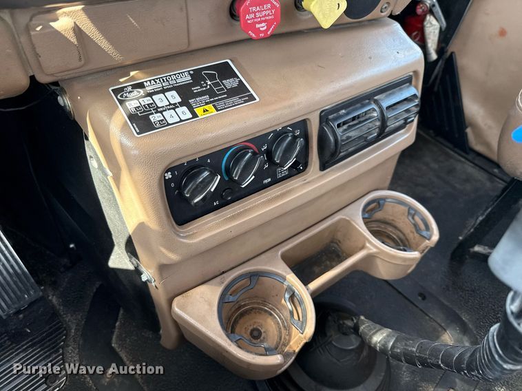 image for item EJ3639 2007 Mack CV713 semi truck