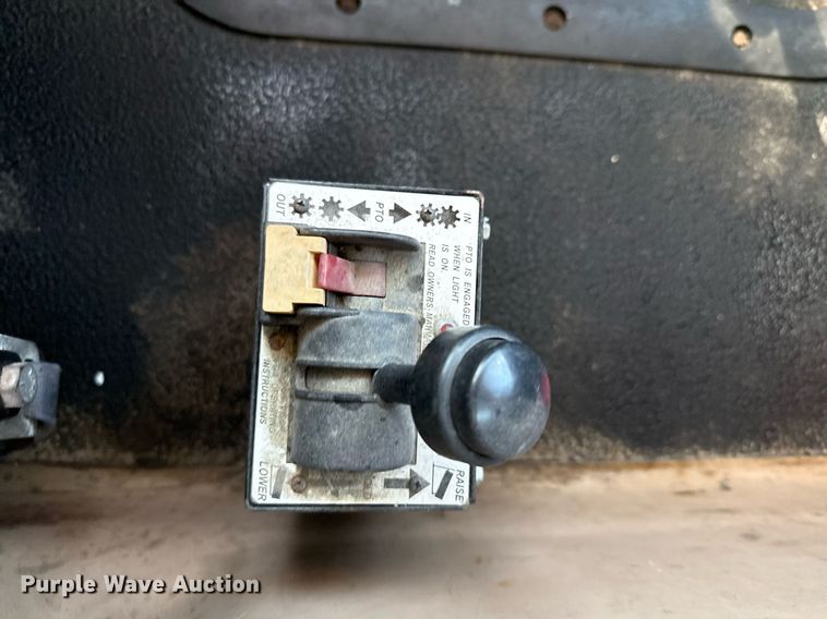 image for item EJ3639 2007 Mack CV713 semi truck