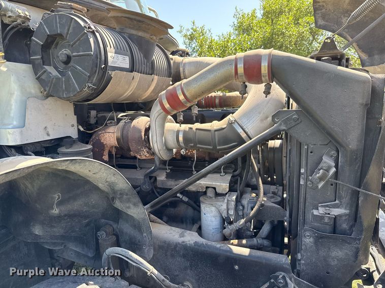 image for item EJ3639 2007 Mack CV713 semi truck