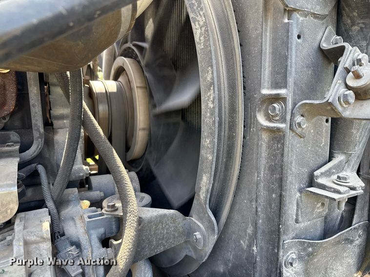 image for item EJ3639 2007 Mack CV713 semi truck