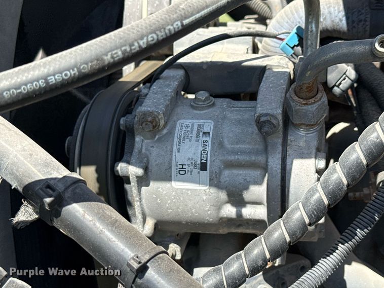 image for item EJ3639 2007 Mack CV713 semi truck