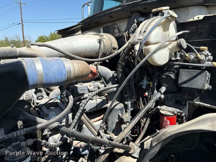 image for item EJ3639 2007 Mack CV713 semi truck