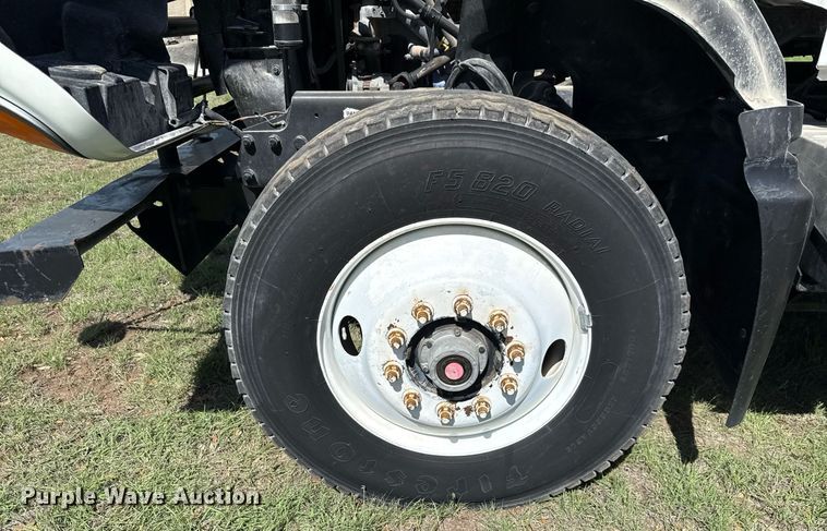 image for item EJ3639 2007 Mack CV713 semi truck