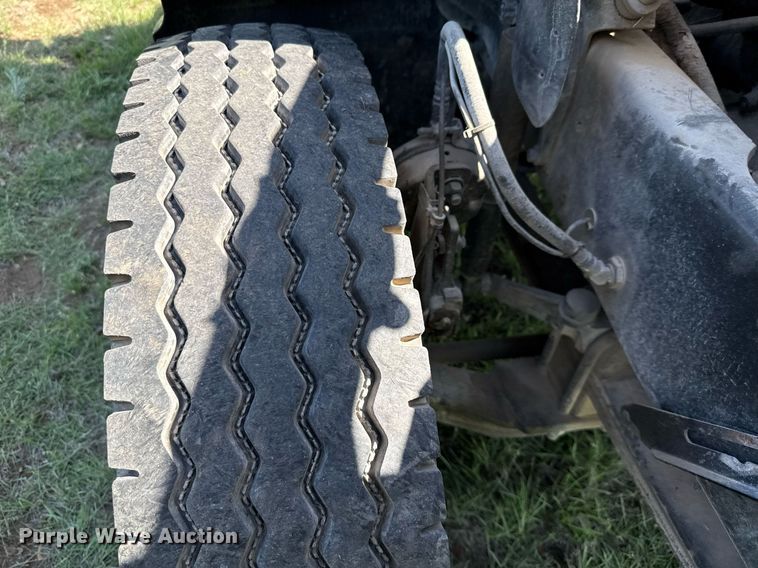 image for item EJ3639 2007 Mack CV713 semi truck