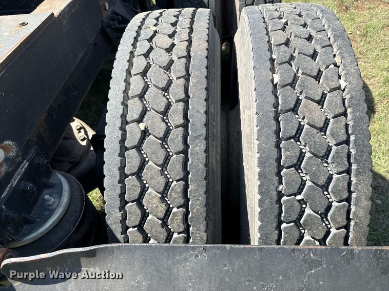 image for item EJ3639 2007 Mack CV713 semi truck