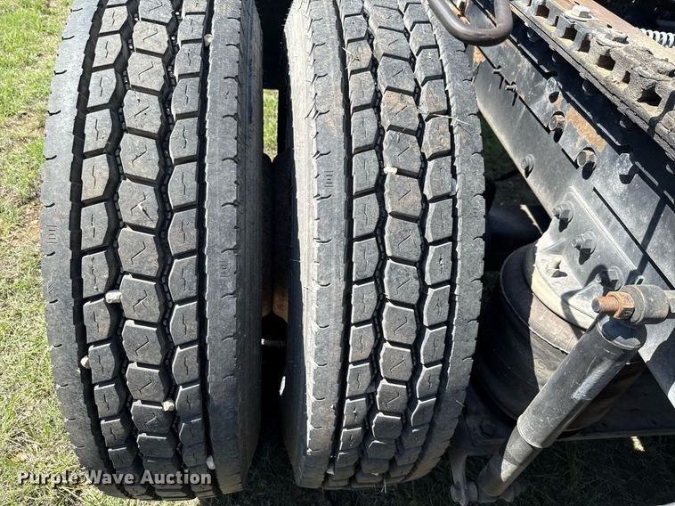 image for item EJ3639 2007 Mack CV713 semi truck