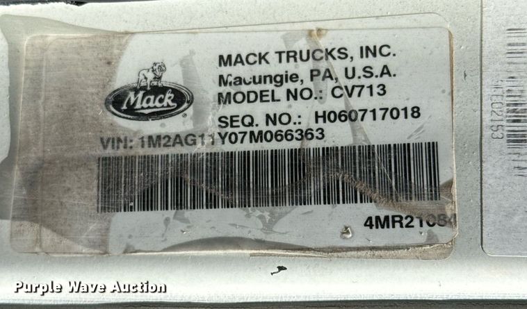 image for item EJ3639 2007 Mack CV713 semi truck