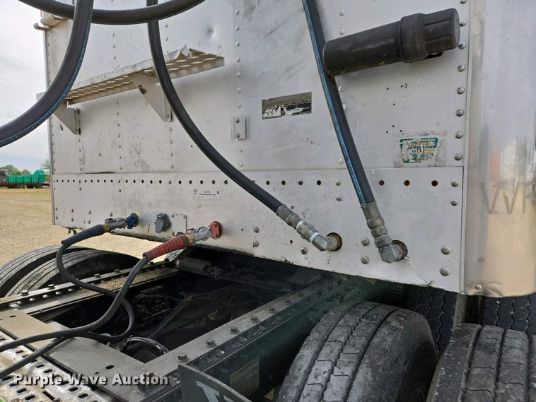 image for item EJ7476 2006 Wilson DWG-550WB walking floor trailer