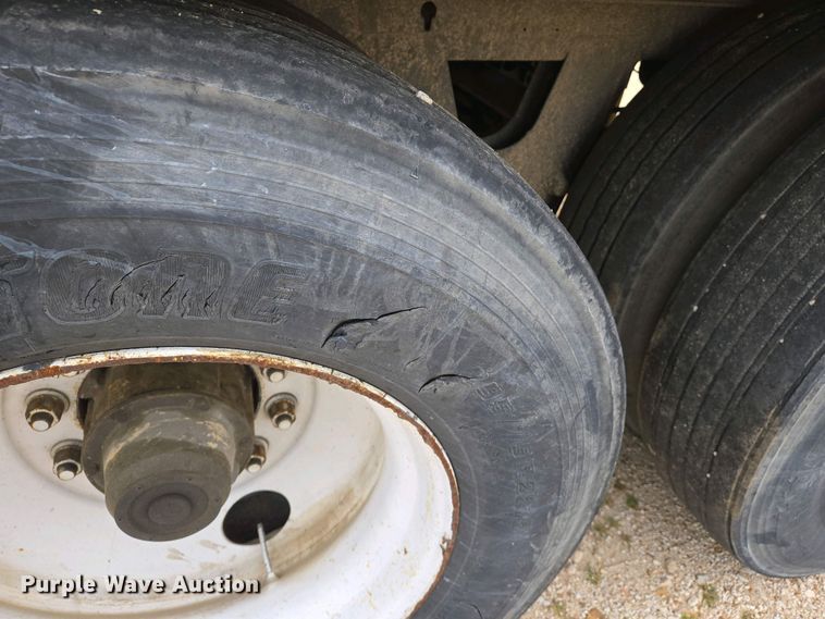 image for item EJ7477 2003 Wabash 1JJ dry van trailer